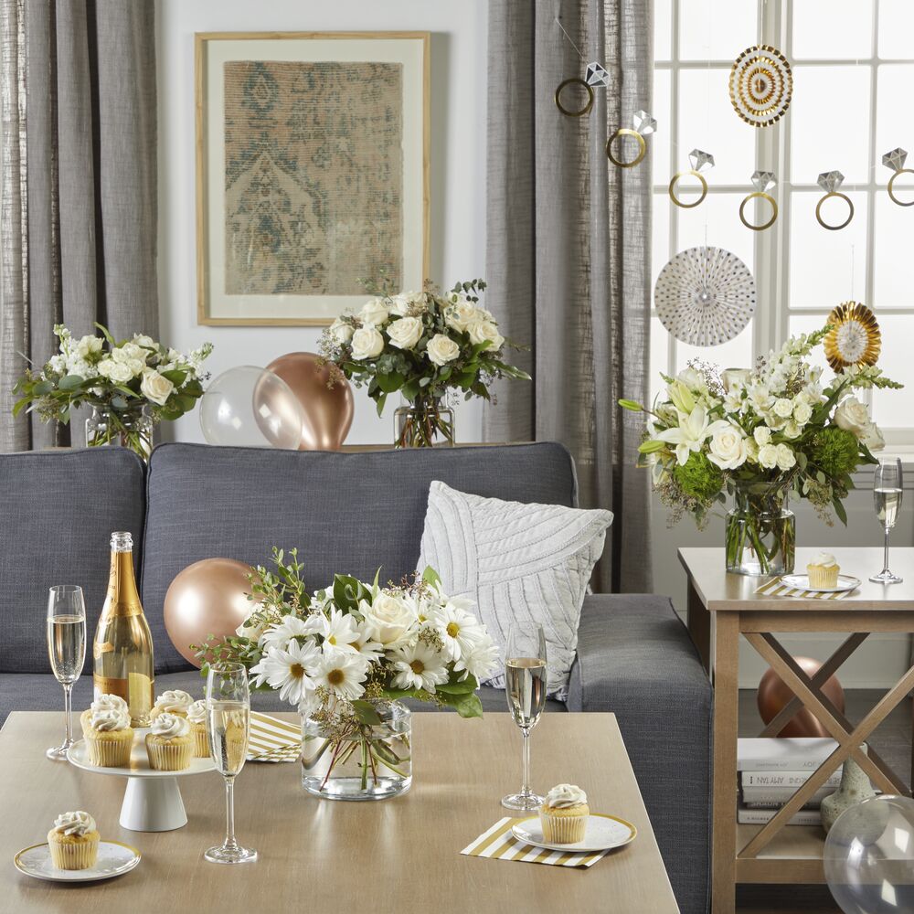 On One Knee set of 4 Bouquets