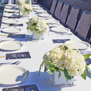 Centre de table de mariage blanc avec hortensia