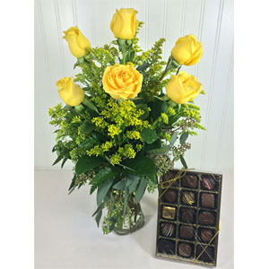 Bouquet de roses jaunes et de chocolats